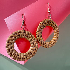 ต่างหูหวายรูปพัดสไตล์เรโทรแฮนด์เมดต่างหูรูปทรงเรขาคณิตต่างหูทรงหยดน้ำ - Product Image 4