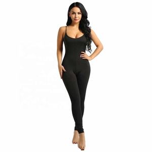 Combinaison de yoga élégante pour femmes, avec empiècements en mesh, tenue de sport confortable pour la gym, les entraînements et les activités sportives. - Product Image 4