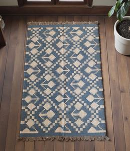 Tapis en laine fait main |   Tapis d'appoint abstrait bleu et ivoire tissé à la main |   Tapis en laine naturelle à poils ras, écologique, pour salon et chambre à coucher - Product Image 6