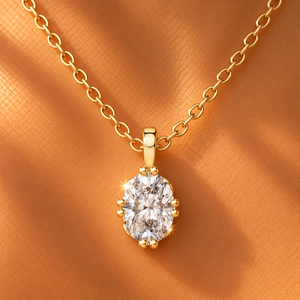 Pendentif solitaire à double griffe en or jaune 14K plaqué rhodium avec diamant de laboratoire taille ovale 0,50-2,00 carats DEF VVS certifié IGI - Product Image 3