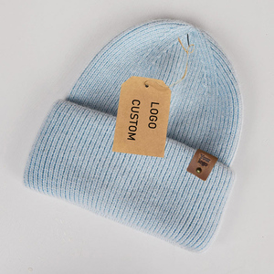 Bonnet d'hiver chaud en mohair tricoté pour hommes et femmes avec étiquette personnalisée – Bonnet en mohair doux et moelleux - Product Image 5
