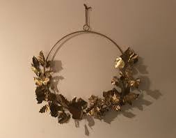 Corona de Hojas Metálicas Glam, Redonda, Hecha a Mano, con Flores Decorativas, Sin Iluminación, Paquete Individual - Product Image 6