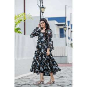 Elegante Vestido de Noche de Georgette con Hermoso Estampado Floral Digital - Product Image 6