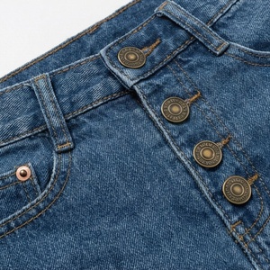 Short en jean tendance pour femme grande taille, avec effet froncé aux fesses, déchiré, avec poches, couleur personnalisable, tendances estivales - Product Image 4