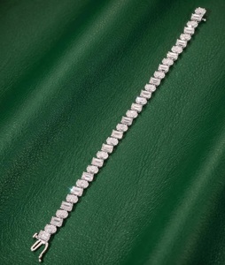 Bracelet tennis de luxe en moissanite, style diamant glacé, bijoux hip-hop, taille baguette émeraude, brillant - Product Image 1