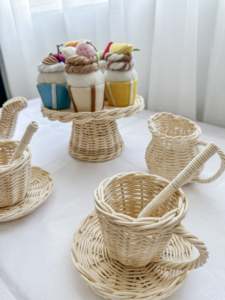 Adorable soporte de mimbre para pasteles, soporte decorativo para postres, accesorio de cocina de juguete, soporte decorativo para juegos de rol infantiles - Product Image 6