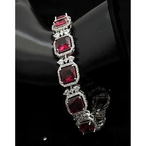 Pulseras Abiertas de Diseño con Acabado Blanco de Primera Calidad para Mujeres y Niñas, Colección para Fiestas - Product Image 1