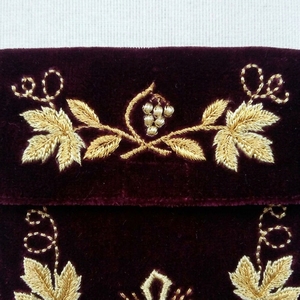 Pochette de Luxe en Velours pour Pyx de Cérémonie, Broderie Main Fil d'Or, Sac Liturgique pour Clergé, Étui de Communion Catholique - Product Image 2