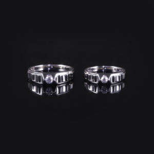Anillo de Boda Unisex de Plata 925 con Moissanita, Corte Brillante Redondo, Engaste de Bisel, Estilo Geométrico Clásico - Product Image 3