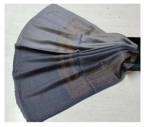 Nuevo Chal de Lana Elegante con Lentejuelas, Estilo Moderno para Invierno, Disponible en India a un Precio Razonable - Product Image 5