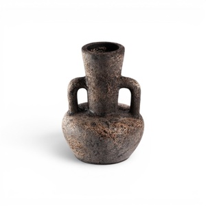 Vase en céramique noir charbon Wabi Sabi avec doubles poignées, poterie en argile texturée rugueuse, urne basse pour la décoration de salon et de la maison - Product Image 1
