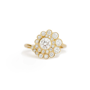 Anillo de Oro Amarillo con Racimo Floral y Halo de Diamantes Cultivados en Laboratorio - Product Image 2