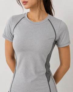 Rashguard de compression à manches courtes pour femme, très vendu, pour l'entraînement BJJ, durable, protection UPF50+, écologique - Product Image 1