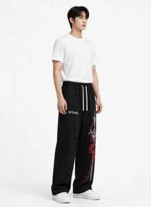 Pantalones Deportivos Anchos Negros para Hombre ONETEN APPAREL, Estilo Urbano con Cordón Ajustable y Estampado de Espada y Dragón - Product Image 3
