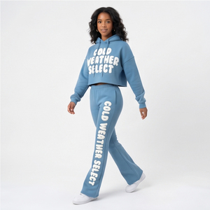 Survêtement court personnalisé imprimé en relief pour femme, 100 % coton molletonné, avec sweat à capuche court et pantalon évasé - Product Image 4