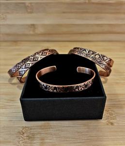Bracelet en cuivre de luxe vintage, fait main, gravé, jonc ouvert, bijou de poignet classique de créateur, accessoire de mode bohème - Product Image 3