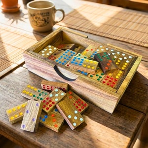 Juego de Dominó Doble Seis de Madera de Colores ILAHI, 28 Piezas, Ecológico, Tallado y Grabado, Diseño Antiguo, Caja Rectangular Alta de Madera - Product Image 1