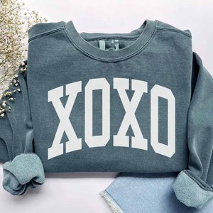 XOXO Custom <b>Mock</b> <b>Neck</b> Crew <b>Neck</b> Sweatshirt Women Men Ladies Unisex Leopard Print Polka Dot College University Wear - Product Image 6