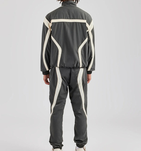 Ensemble de survêtement gris pour homme, design rayé long, col montant, taille élastique, coupe régulière, style sportif respirant pour l'automne - Product Image 6
