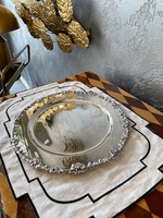 Assiette de service élégante en métal argenté pour la décoration de table, plateau de service haut de gamme pour mariages et événements, vaisselle