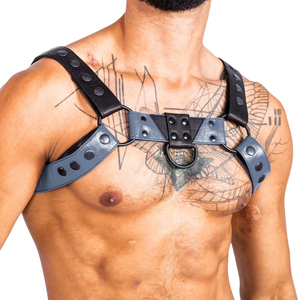 Harnais de poitrine en cuir noir avec boucle en acier, ajustement réglable pour les tenues de club - Product Image 3