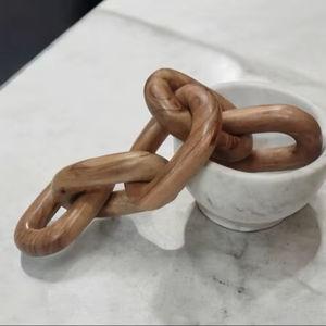 Cadena de Madera Decorativa Rústica de 22 Pulgadas, Tallada a Mano, con 5 Eslabones, Objeto Decorativo de Madera - Product Image 1
