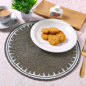 Set de vaisselle arrondi sur le meilleur thème napperon décoratif avec des tampons en tissu de perles de verre pour les fêtes et autres fonctions - Product Image 3