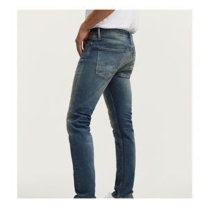 Jean slim homme taille mi-haute en denim italien délavé extensible bleu clair, style streetwear, respirant et écologique, vente en gros - Product Image 2