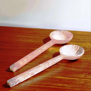 Vaisselle de qualité supérieure pour la maison et l'hôtellerie, durable, alimentaire, design royal, faite à la main, compatible lave-vaisselle, en résine, ensemble de 2 pièces pour salade - Product Image 4
