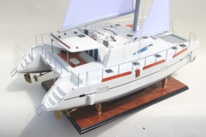 Catamarán LAGOON 440 |   Modelo de Barco de Madera Hecho a Mano de Alta Calidad |   Para decoración náutica y regalos originales - Product Image 5