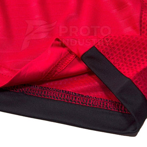 ชุดยูนิฟอร์มฟุตบอลมืออาชีพ ระบายอากาศได้ดี ซับเหงื่อ ชุดฟุตบอลออกแบบเองได้ รับทำโลโก้ OEM สำหรับทีม - Product Image 4