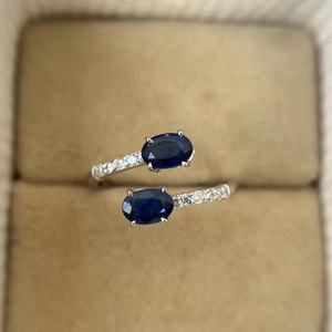 Anillo de dos piedras de zafiro azul, anillo de compromiso y aniversario de zafiro azul real para mujer, joyería. - Product Image 1