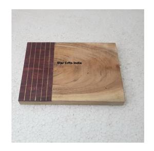 Tabla de Quesos y Charcutería Hecha a Mano de Madera de Acacia y Resina, Decorada con Asa de Madera y Resina Blue River, Tabla para Cortar y Picar - Product Image 1