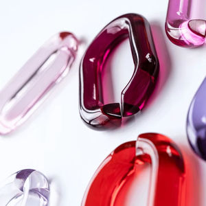 Décoration murale en chaîne de maillons en résine écologique, faite à la main et personnalisée, par Abdul Rehman Enterprises - Product Image 1