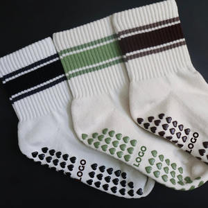 Chaussettes de yoga et de pilates pour femmes personnalisées, antidérapantes, respirantes, écologiques, en coton, élasthanne et polyester, brodées - Product Image 3