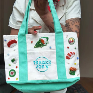 กระเป๋าผ้าแคนวาสลายซูชิสำหรับขายส่ง ผลิตในอินเดีย เป็นมิตรกับสิ่งแวดล้อม ใช้ซ้ำได้ สำหรับใส่ของชำ หลายสี - Product Image 1