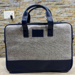 Sac pour ordinateur portable en jute de haute qualité, intérieur rembourré, fermeture éclair, poche intérieure, poignée de protection, exportateur d'Inde au meilleur prix - Product Image 2