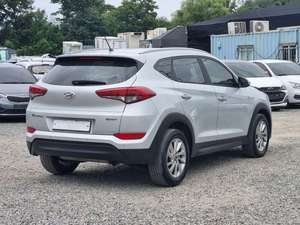 รถ Tucson SUV สีขาว ปี 2016 เกียร์ออโต้ เบนซิน/น้ำมัน เทอร์โบ เบาะหนัง ล้อแม็ก R17 รถอเนกประสงค์สำหรับการเดินทางในเมือง รถมือสองจากเกาหลี - Product Image 2