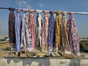 Sarong de plage en pur coton, imprimé à la main en Inde, sarongs de plage en tissu voile doux, paréo d'été, cadeau pour elle, vêtements pour femmes - Product Image 4