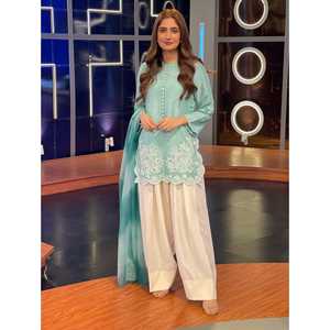 Conjunto de Top, Pantalón y Dupatta para Mujer de Diseñador con Elegante Bordado - Product Image 1