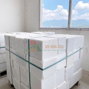 Blocs bruts de marbre blanc naturel du Vietnam pour la production de dalles et les projets de design d'intérieur – Matériau en pierre haute densité - Product Image 4