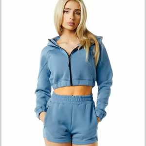 ชุดเซ็ตเสื้อครอปฮู้ดดี้สีชมพูและกางเกงขาสั้น 2 ชิ้น ชุดนอนลำลอง ชุดวอร์มออกกำลังกาย แบบสั่งทำพิเศษสำหรับฤดูใบไม้ผลิและฤดูร้อนสำหรับผู้หญิง - Product Image 4