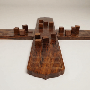 Juego de mesa Ludo de madera hecho a mano con un intrincado diseño de cruces y piezas a juego para disfrute familiar y estrategia - Product Image 2