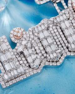 จี้เพชรโมอิสซาไนต์ทรงบริลเลียนต์แบบกำหนดเอง Bereal ประดับเพชร VVS สไตล์ฮิปฮอป พร้อมจี้ตัวอักษรชื่อ  ทำจากเงินแท้ 925 ชุบทอง 18K พร้อมใบรับรอง - Product Image 3