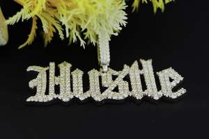 Colgante personalizado de plata de ley 925 con letra inicial, estilo hip hop, con diamantes de moissanita VVS, para hombre. - Product Image 3