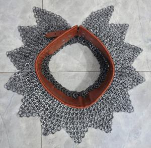 Collier en maille de fer fait main, en acier doux, à anneaux rivetés plats, finition huilée, pour chevalier, adulte unisexe, reconstitution historique - Product Image 5