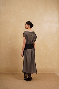 Vestidos casuales transpirables de verano con rayas, tejido sencillo, botones frontales, abertura lateral en la cintura, estilo maxi. - Product Image 2