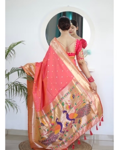 Sari Paithani de Seda Litchi Suave Color Magenta KV con Blusa Sin Coser - Product Image 4