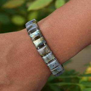 Natural Blue Flash Light <b>Labradorite</b> <b>Bracelets</b> Wholesale Natural Crystal <b>Labradorite</b> <b>Bracelets</b> Stone for Gifts - Product Image 4