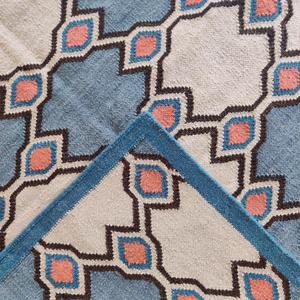 Tapis en laine fait main avec motif abstrait |   Tapis moderne écologique tissé à la main en tissage plat pour salon et chambre à coucher - Product Image 1